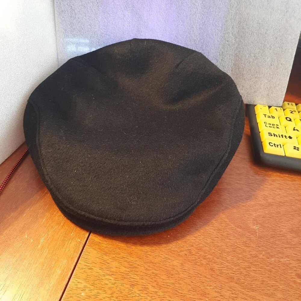 Mucros Trinity Flat Cap In Black Size M PreLoved Excellent Condition